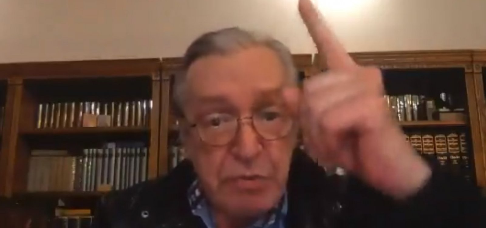 Olavo de Carvalho acusa Bolsonaro de prevaricação e ameaça derrubar governo