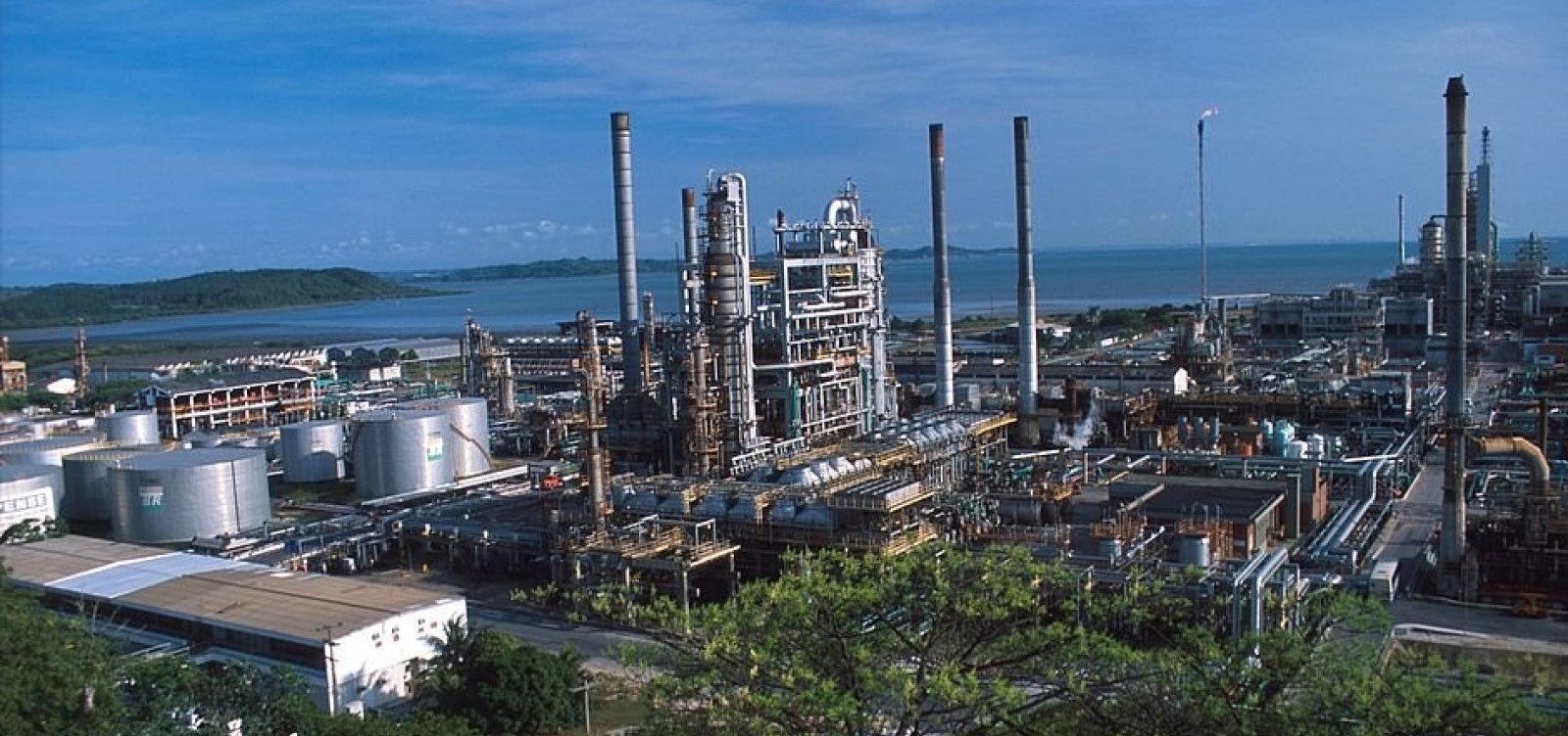 Opep+ prorroga reduções na produção de petróleo em julho
