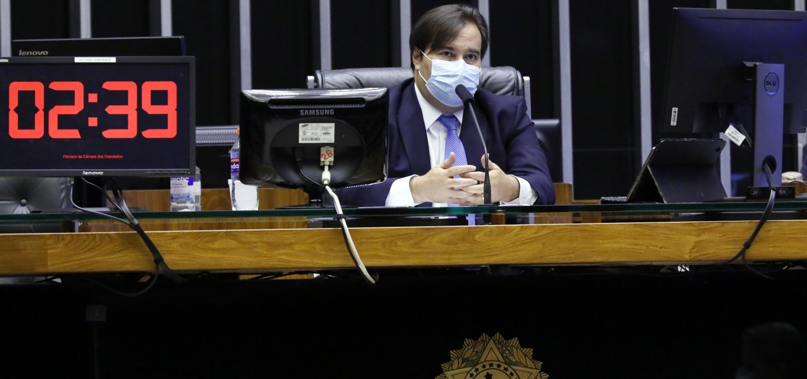 Câmara aprova projeto que obriga uso de máscara em locais públicos do país