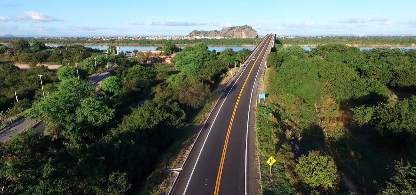 Governo federal entrega 88 km de pista recuperada em estrada na Bahia