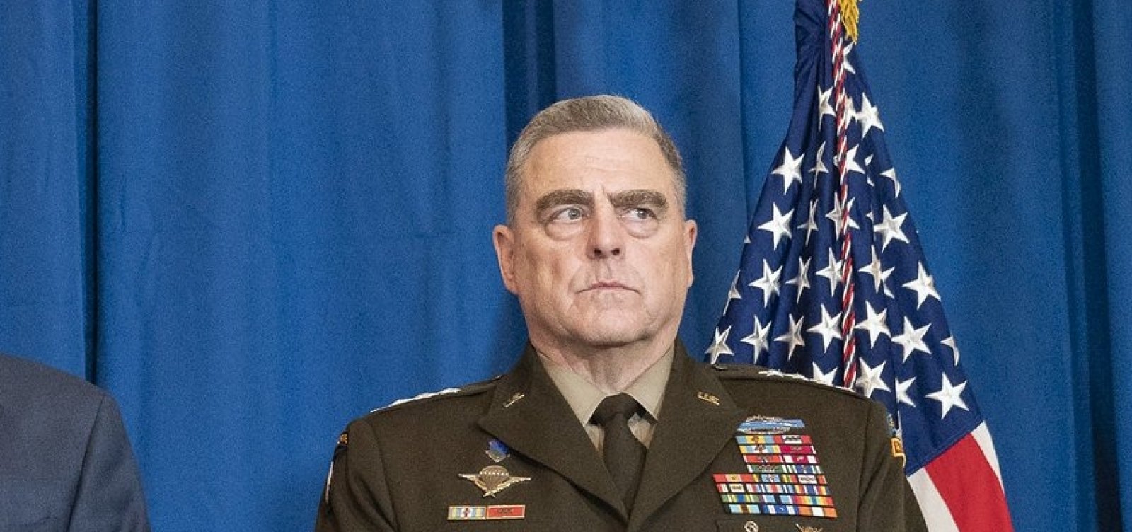Maior autoridade militar dos EUA pede desculpas por ter participado de encenação de Trump