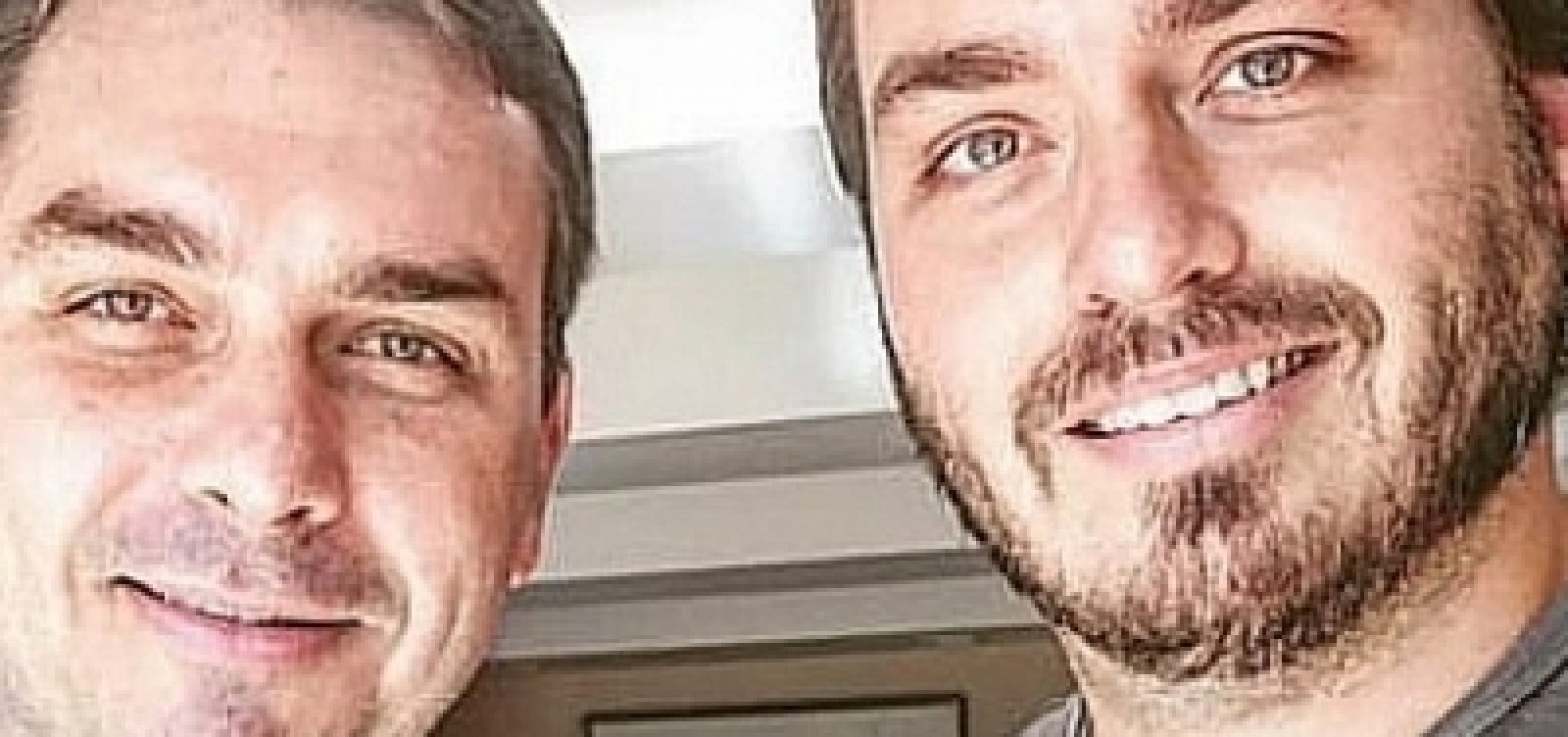 Irmãos Bolsonaro usaram dinheiro vivo para pagar débito com corretora