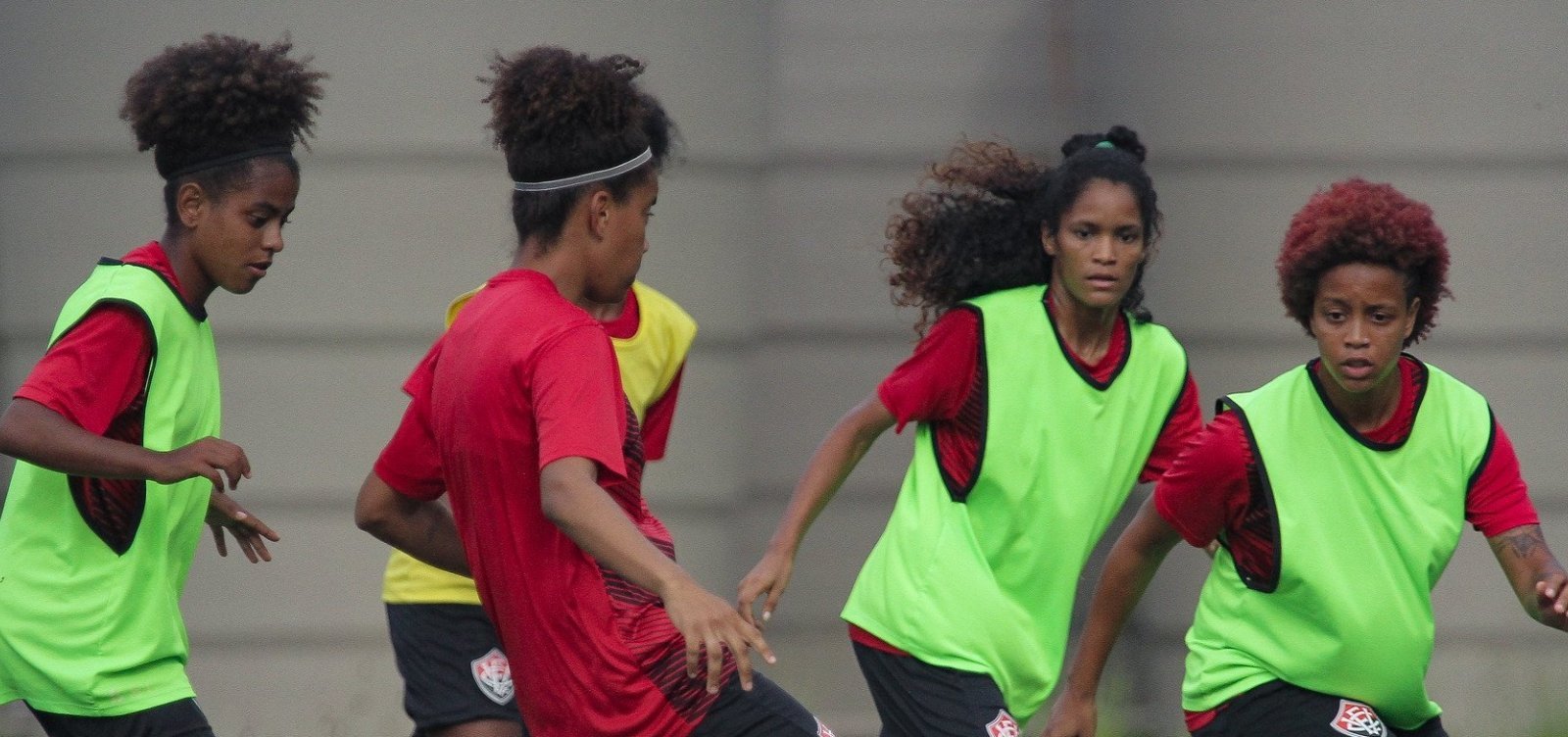 Grupo de torcedores do Vitória cria campanha para arrecadar dinheiro em prol do futebol feminino 