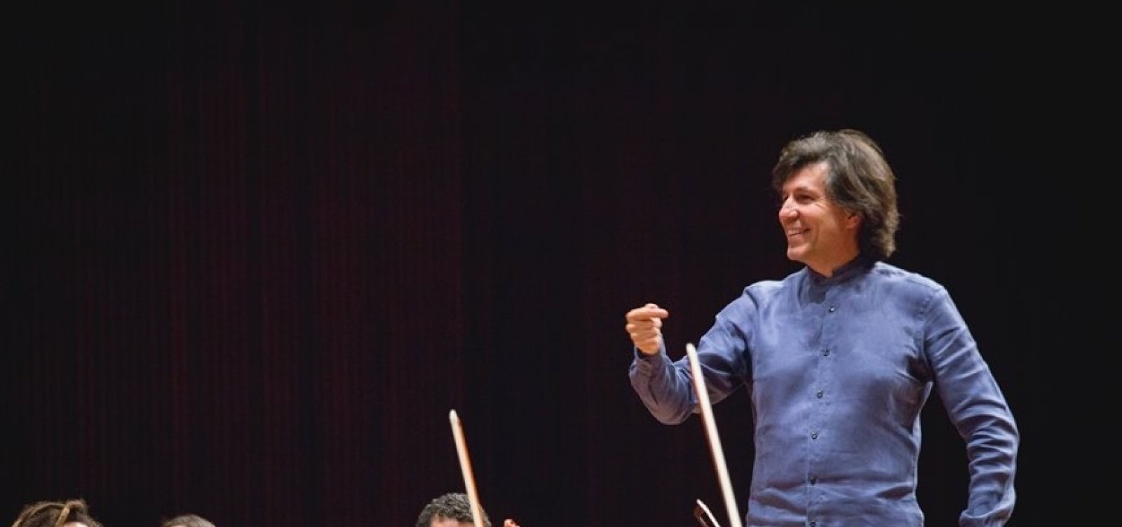 Maestro Ricardo Castro se apresenta em live beneficente neste sábado