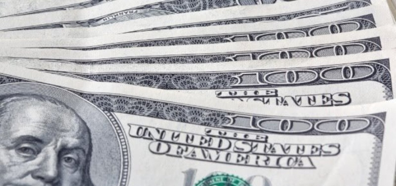 Dólar tem alta de 0,5% e fecha acima de R$ 5,26 com decisão sobre Selic