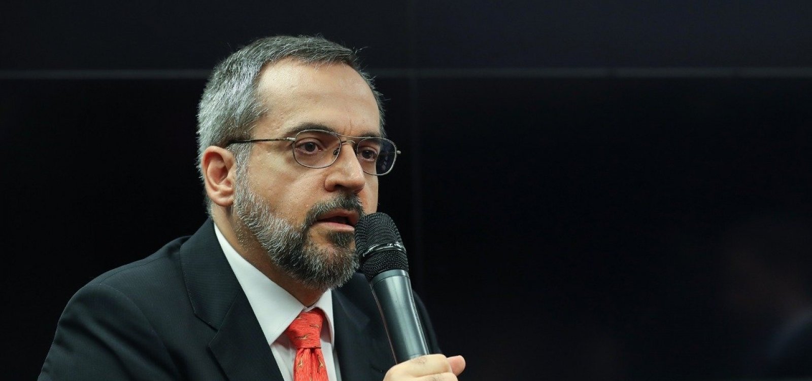 Bolsonaro aguarda pedido de demissão de Abraham Weintraub