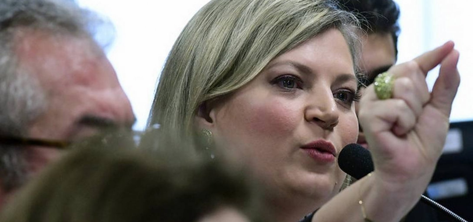 Joice Hasselmann está com Covid-19
