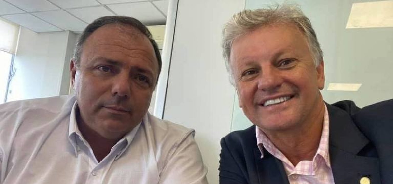 Pazuello usa empresário sem vínculo com governo para negociar pautas do ministério