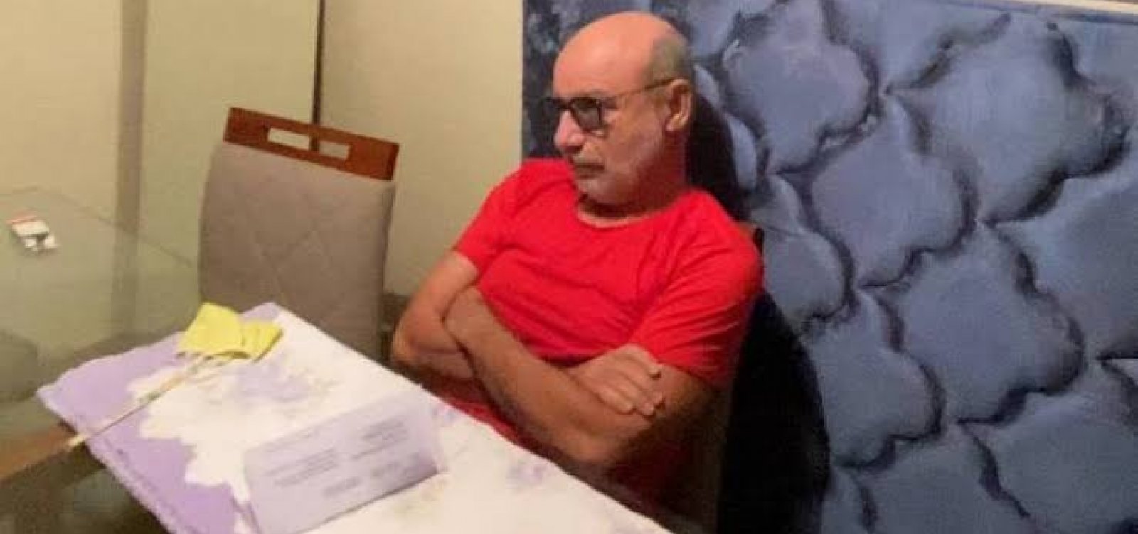 Queiroz pagou mensalidades escolares das filhas de Flávio Bolsonaro, diz MP do Rio