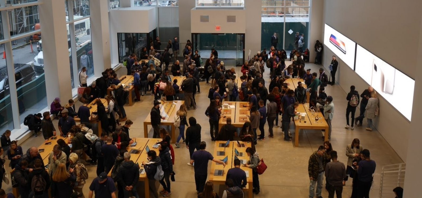 Apple vai fechar 11 lojas nos EUA por aumento de casos de coronavírus