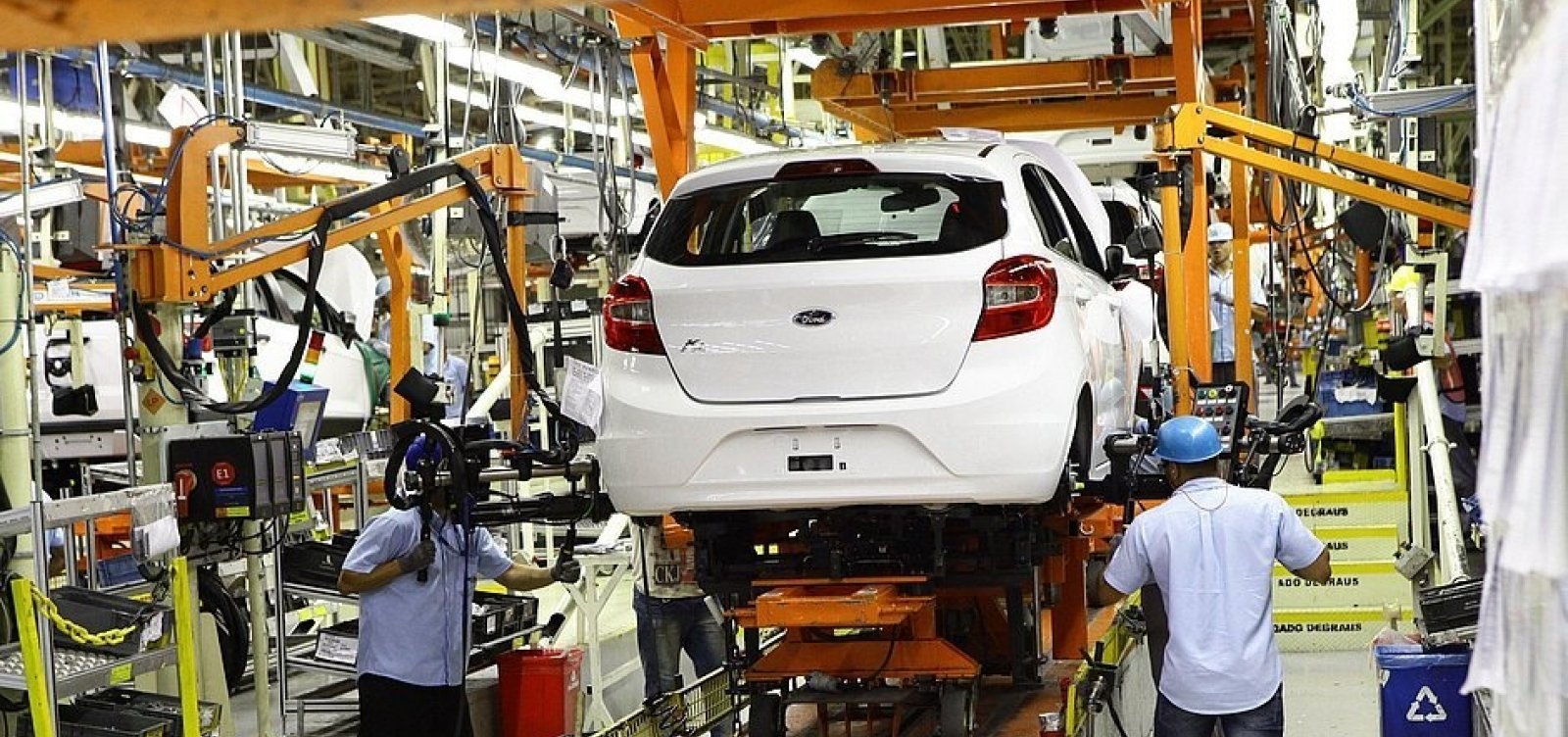 Ford anuncia retomada de produção após suspensão e férias coletivas em Camaçari