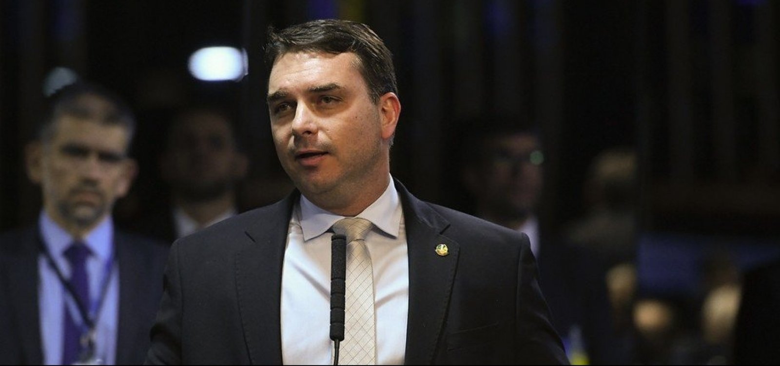 Flávio Bolsonaro se diz 'vítima de um grupo político que tem patrocinado difamação'