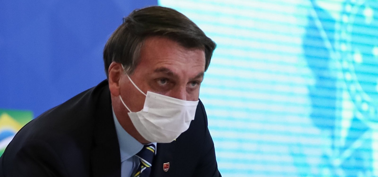 Bolsonaro fica 'de saco cheio' com Wassef e avalia que advogado fala demais