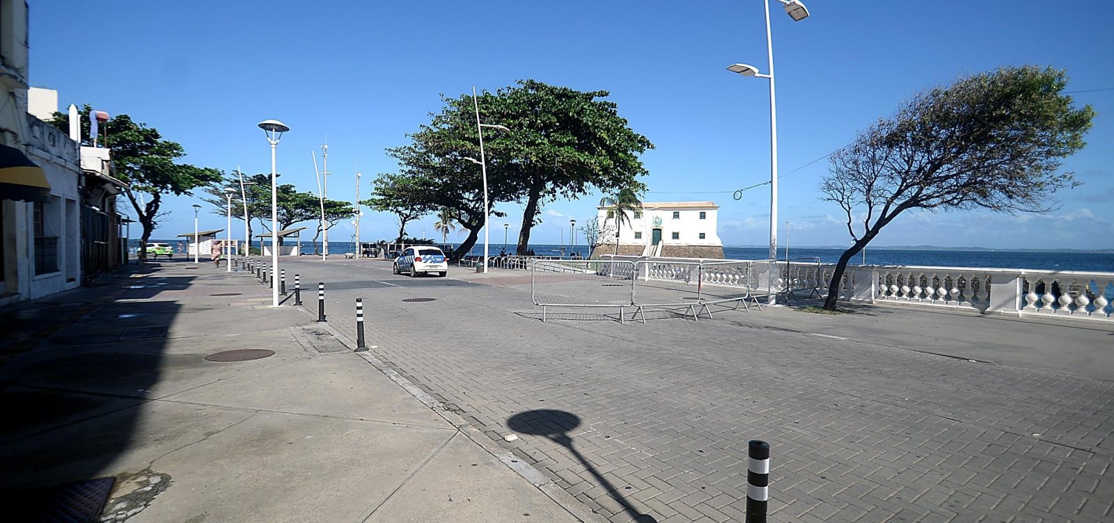 Após intervenção, prefeitura libera orla da Barra