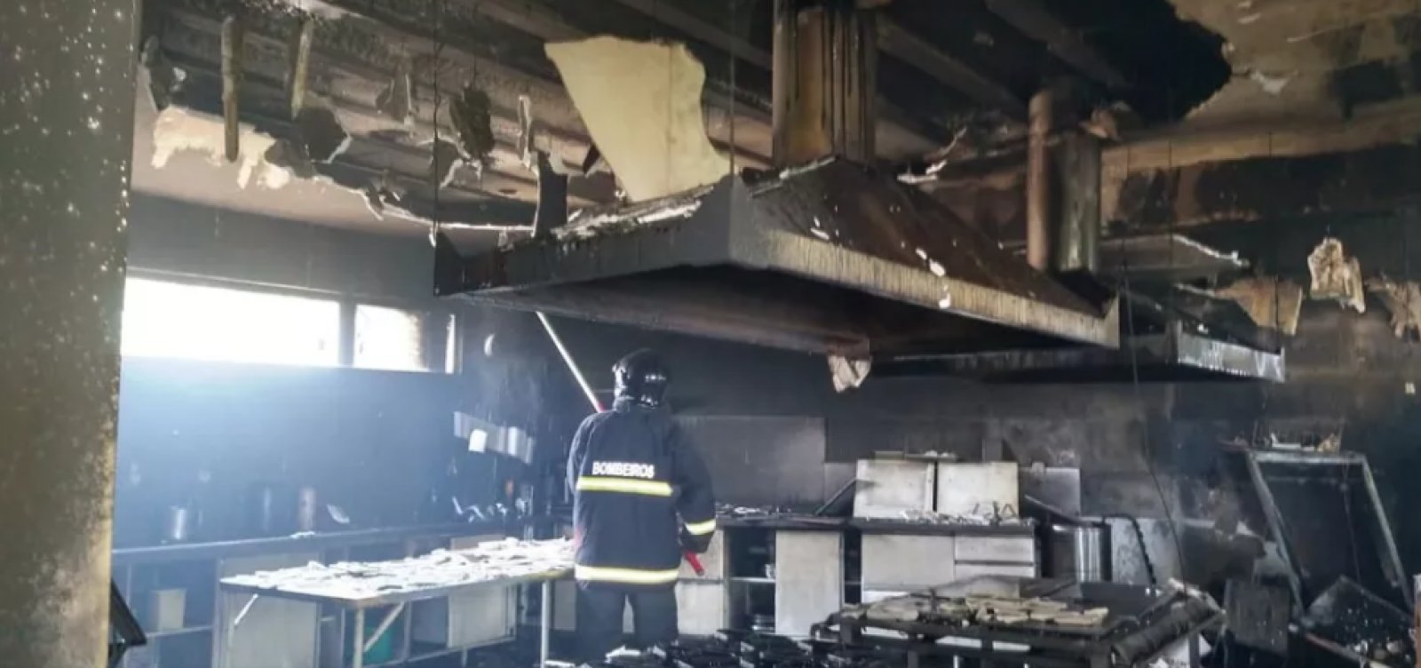 Incêndio destrói cozinha de clube em Ilhéus