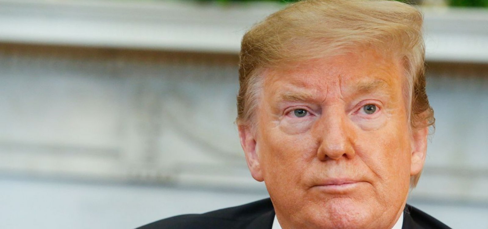 Trump anuncia suspensão temporária de vistos para preservar empregos