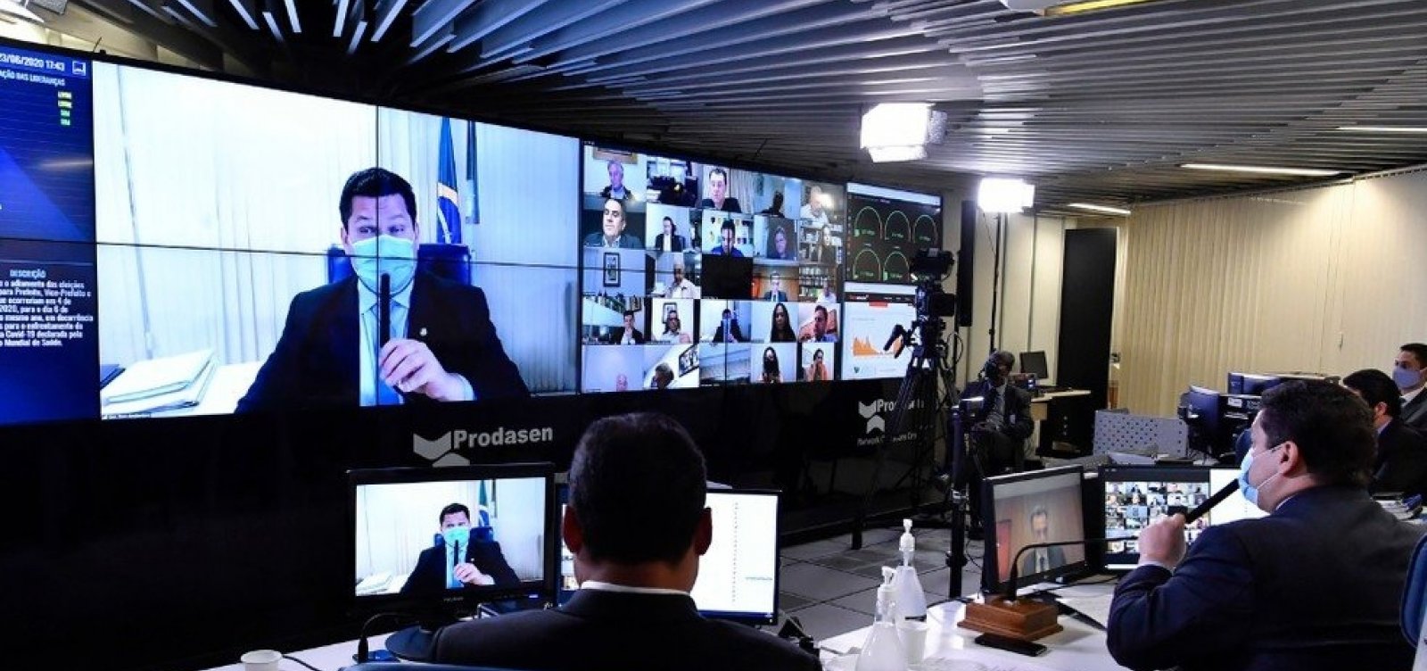 Senado aprova texto-base da PEC que adia eleições municipais deste ano para novembro