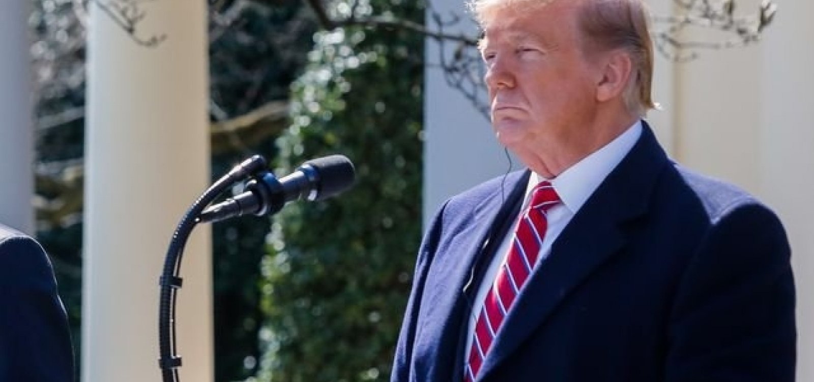 Trump ameaça quem destruir estátuas de até 10 anos de prisão