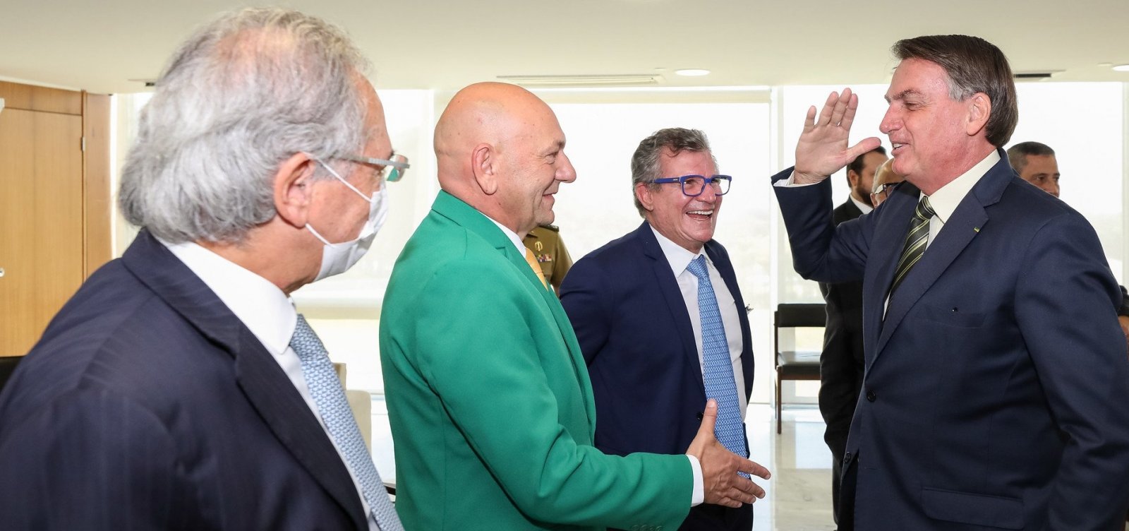 Empresários ligados a Bolsonaro cometeram manobras tributárias, aponta Receita Federal