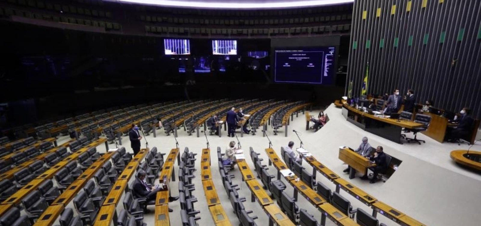 Câmara aprova texto-base de projeto que altera Código de Trânsito