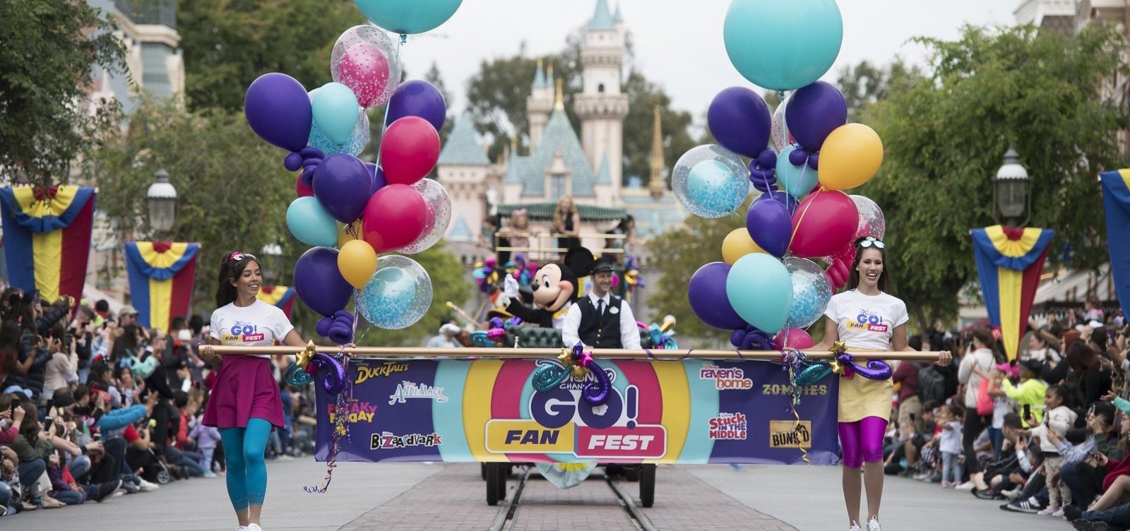 Disney decide adiar reabertura de parque após aumento de casos de coronavírus