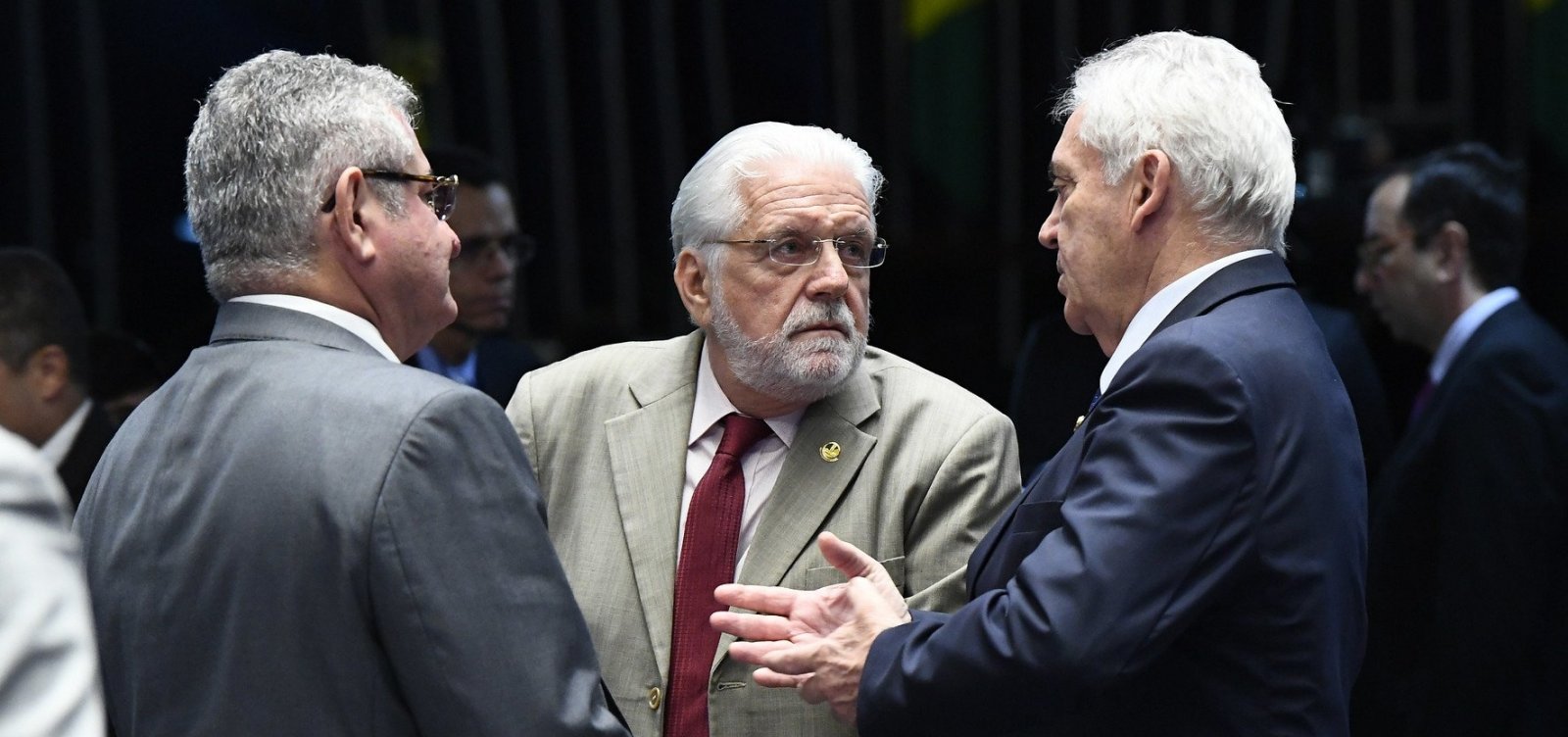 Ângelo Coronel e Otto votam a favor de marco de saneamento; Wagner rejeita medida