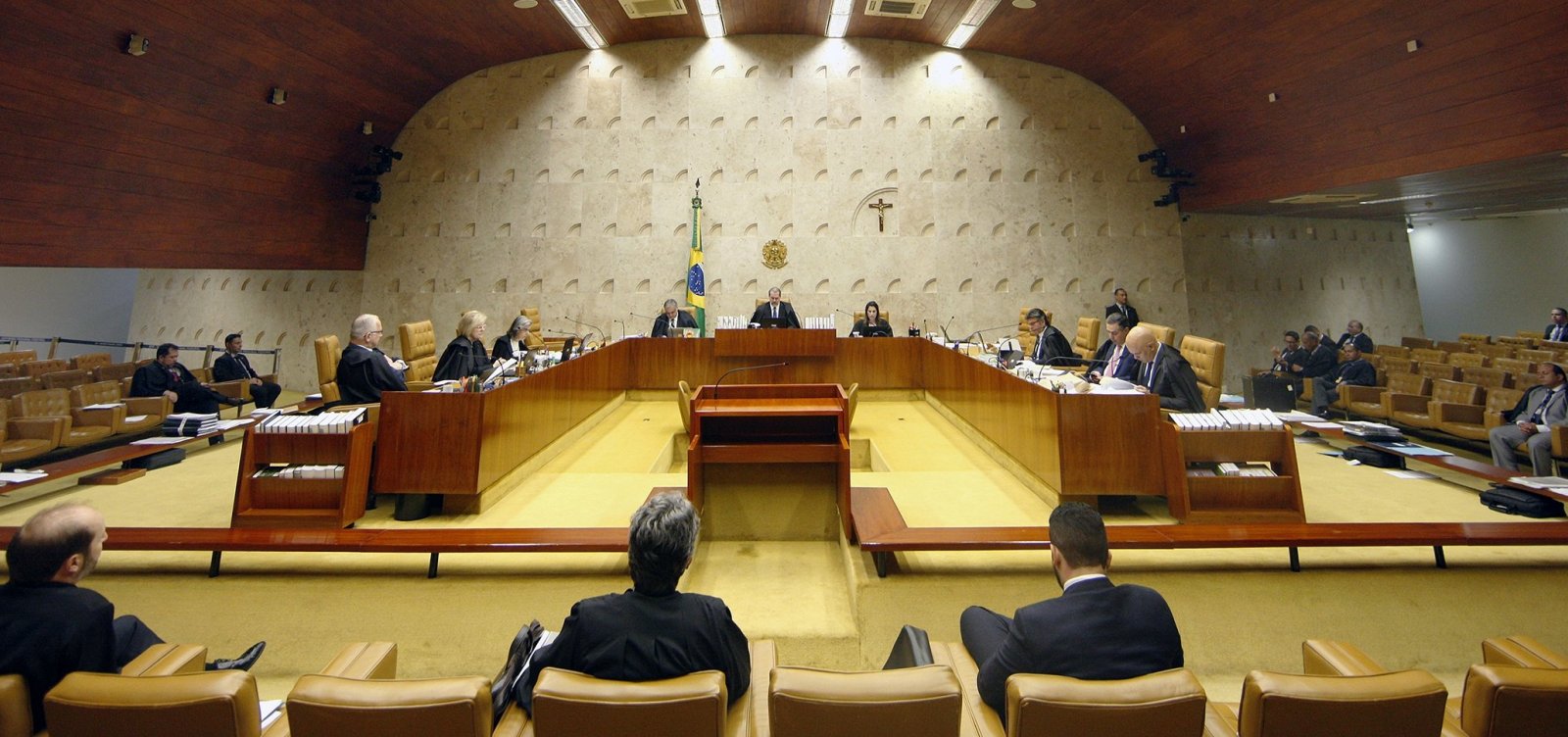 Ministros do STF questionam foro especial para Flávio Bolsonaro