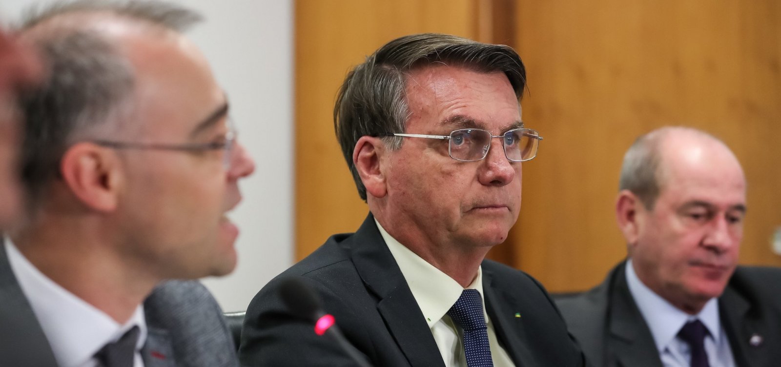Ministros de Bolsonaro tentam diálogo com adversários do governo