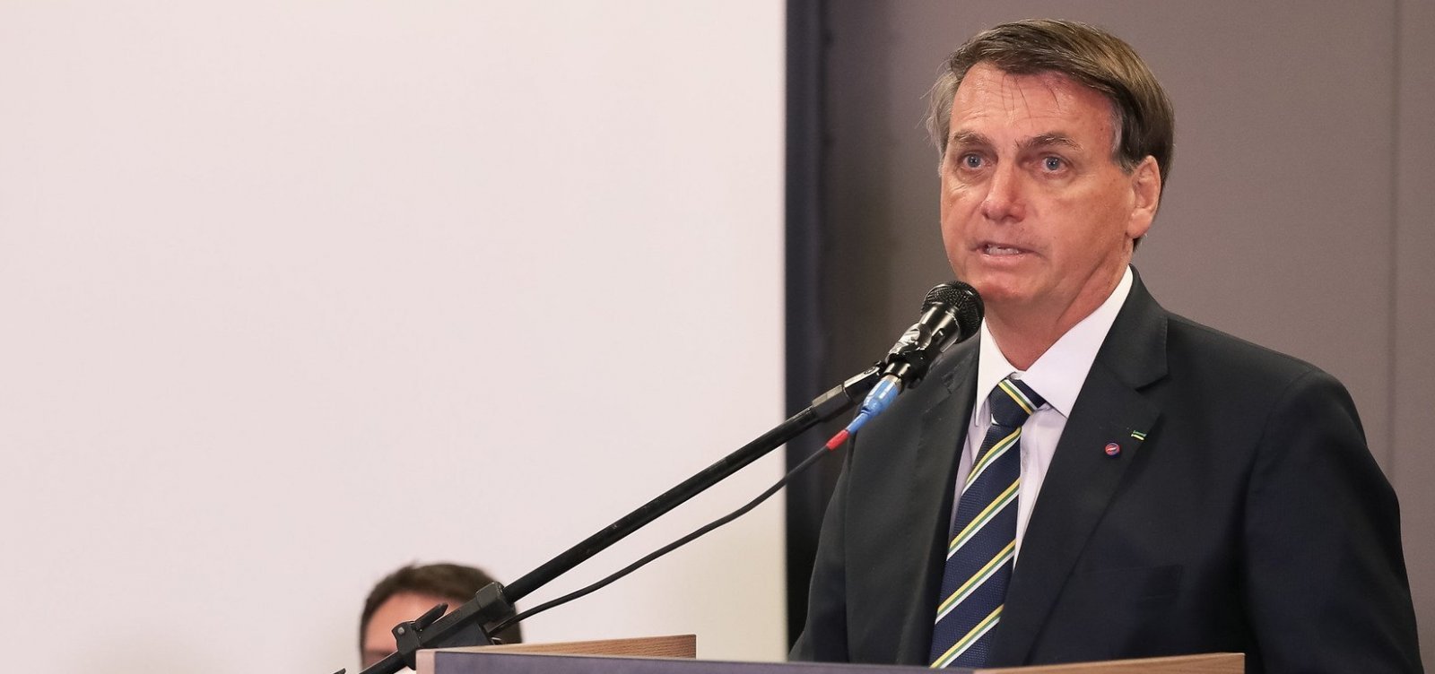 Bolsonaro sanciona Lei Aldir Blanc com R$ 3 bi para cultura e auxílio para artista informal