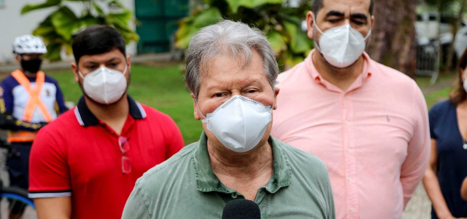Aos 72 anos, prefeito de Manaus é internado em UTI com Covid-19