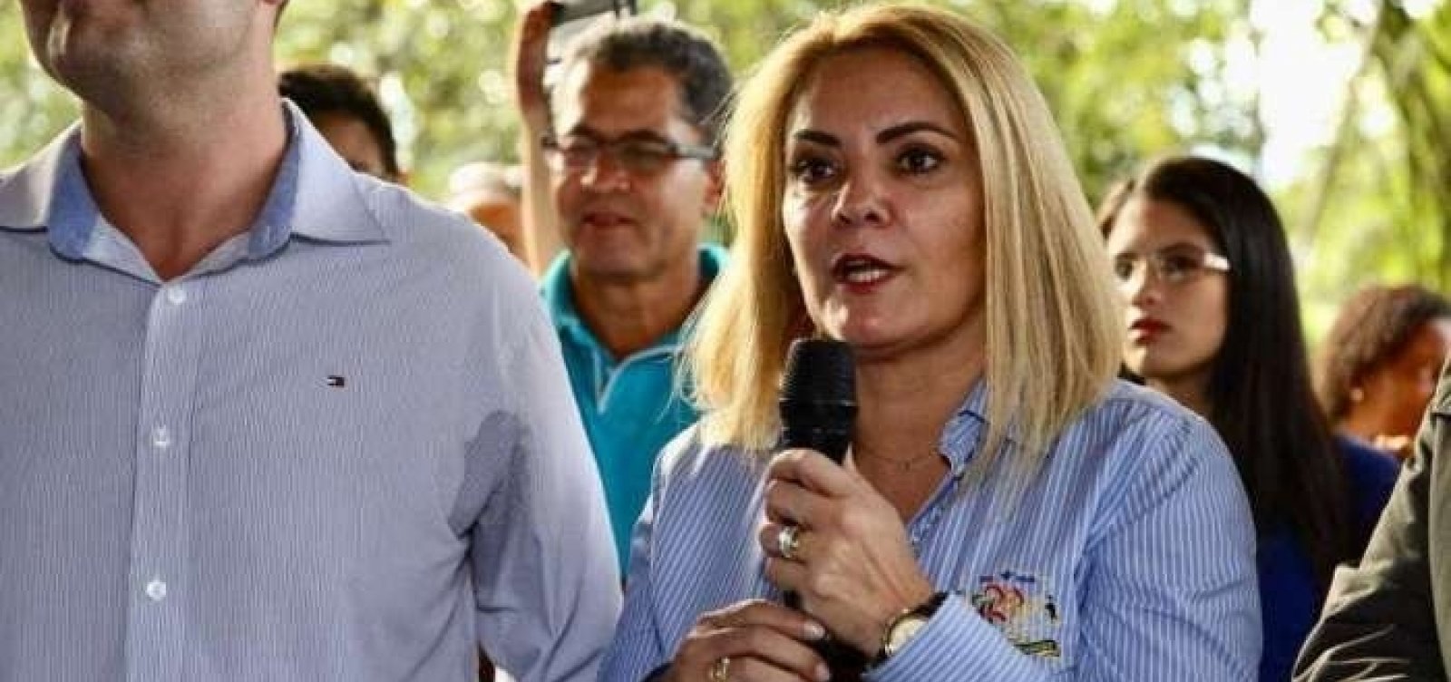 MP-RJ intima ex-mulher de Bolsonaro a depor sobre 'rachadinha' no gabinete de Carlos Bolsonaro