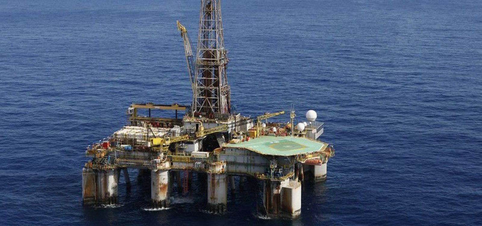 Após disparada de casos de Covid-19, preços do petróleo caem