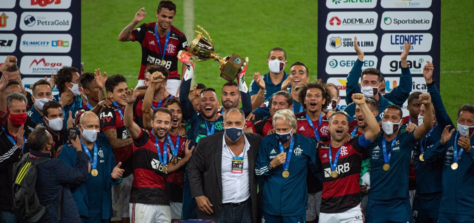 Flamengo vence Fluminense por 1 a 0 e é campeão carioca 2020