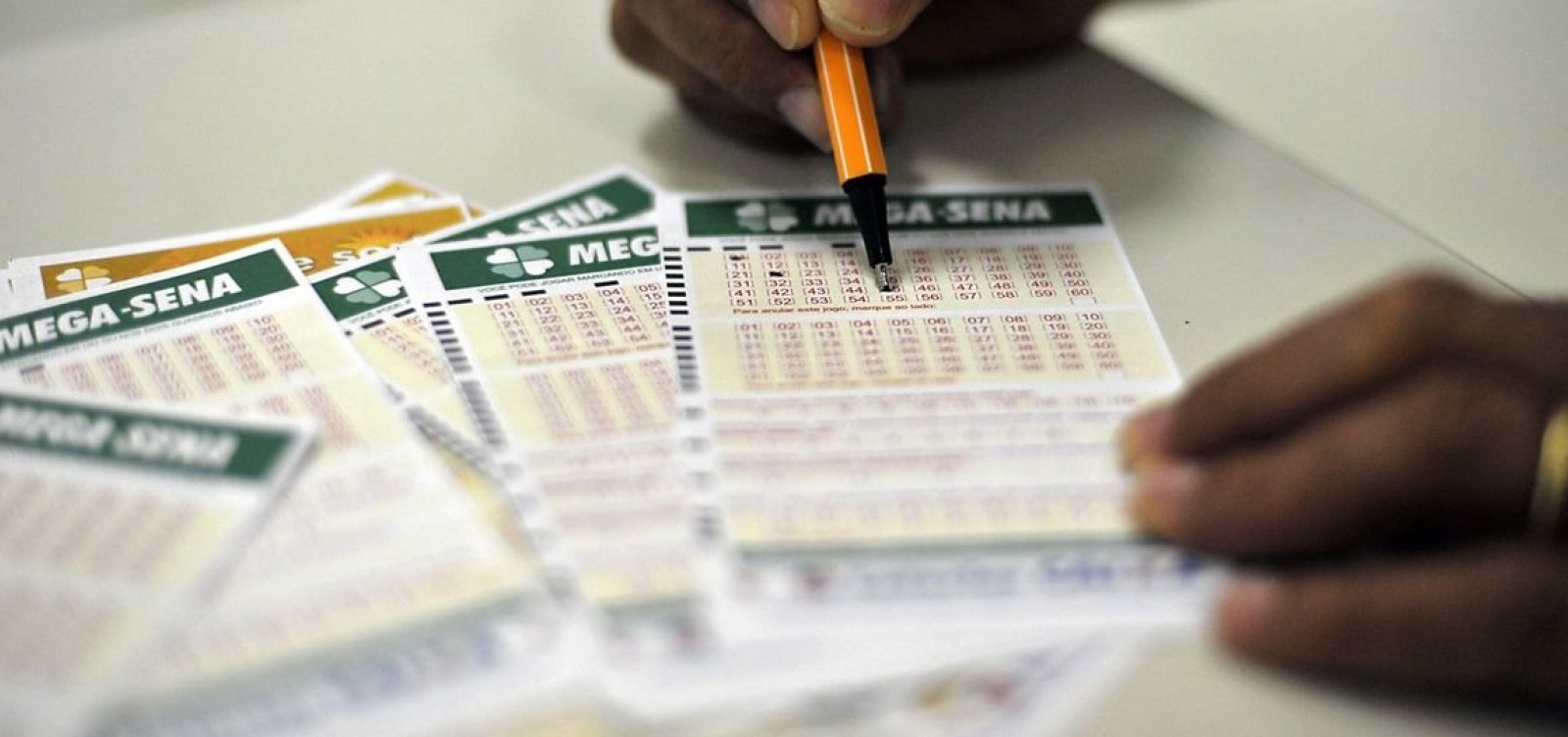 Mega-Sena acumula e prêmio para sábado deve ir a R$ 24 milhões