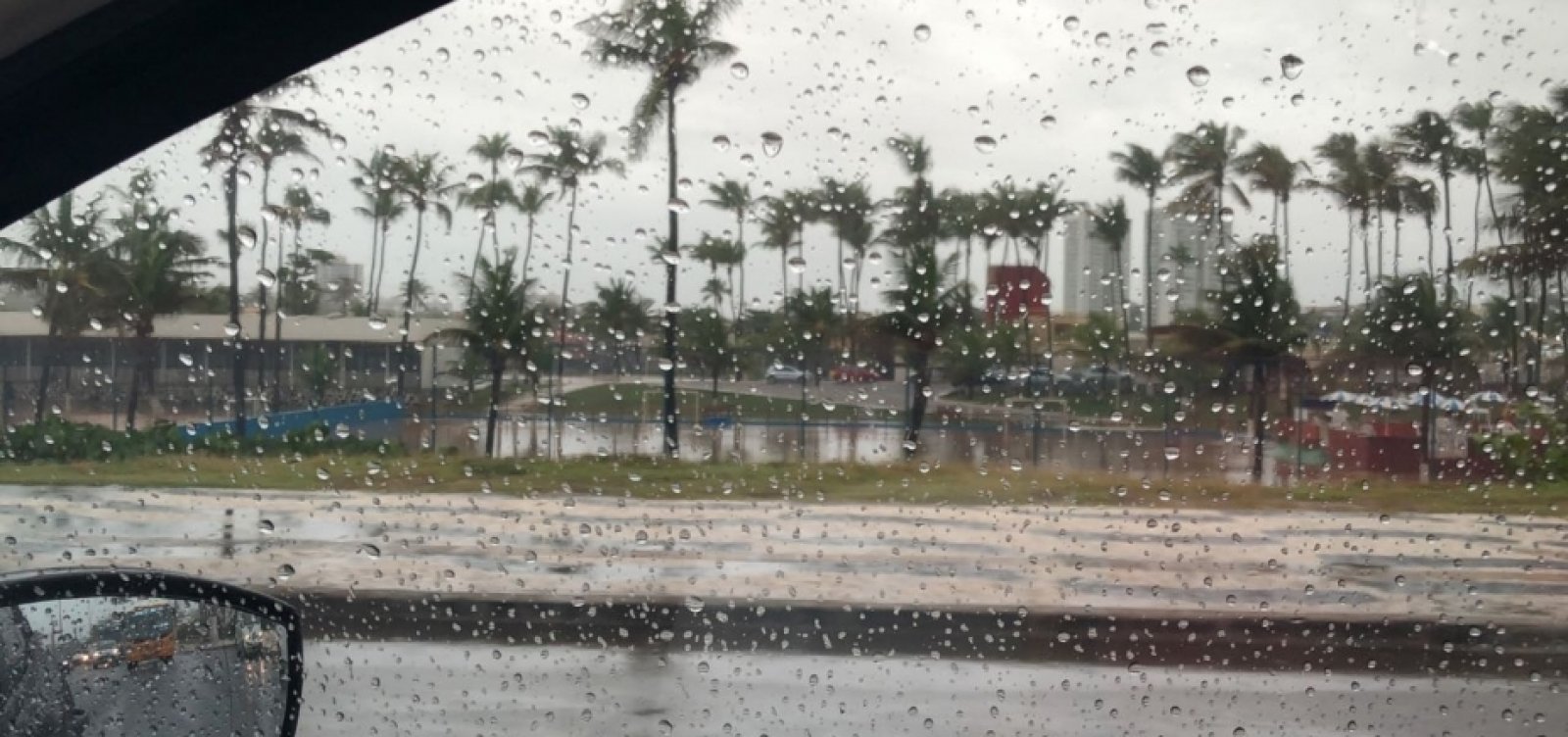 Tempo chuvoso e ventos fortes devem continuar em Salvador durante fim de semana