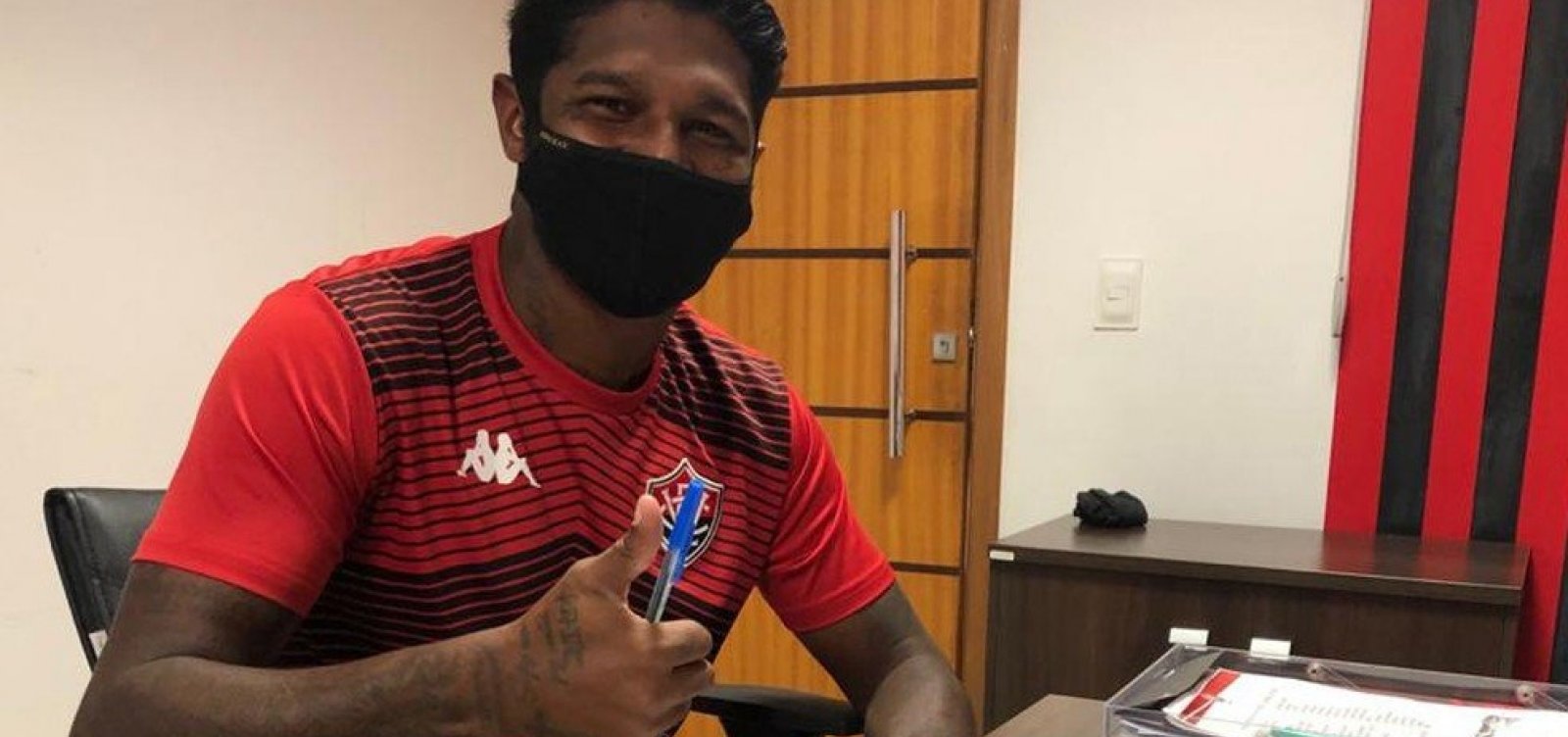 Vitória renova com volante Rodrigo Andrade por mais três anos