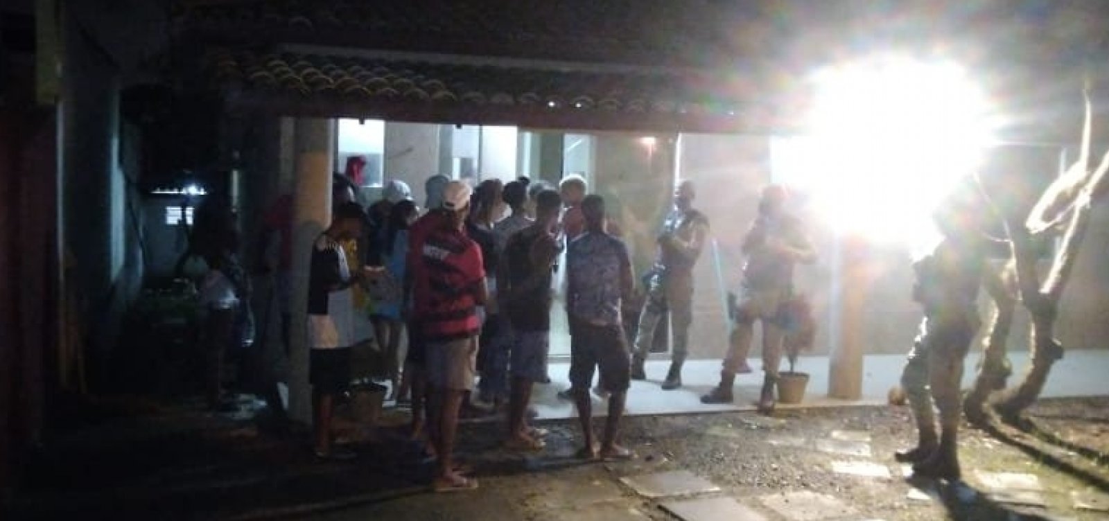 Festa com 20 pessoas é encerrada pela PM em Lauro de Freitas