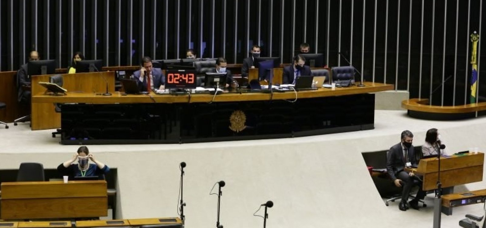 Câmara prorroga até novembro do auxílio de até R$ 16 bilhões a estados e municípios