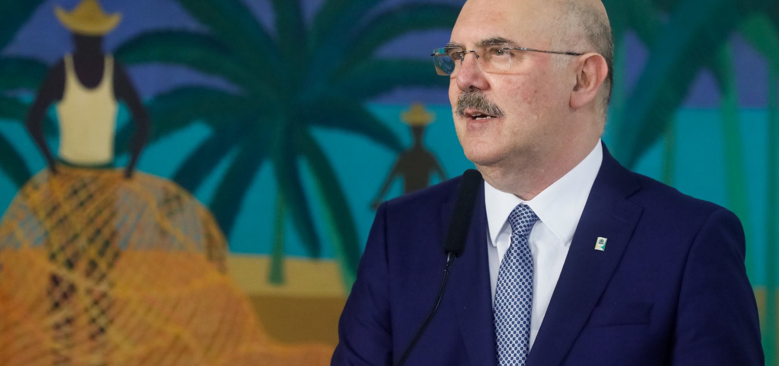 Após diagnóstico de coronavírus, ministro da Educação revela pneumonia