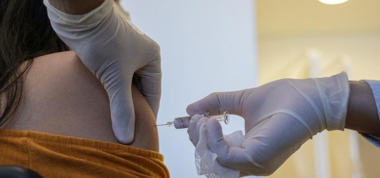 Mutação pode ter tornado o novo coronavírus mais vulnerável às vacinas