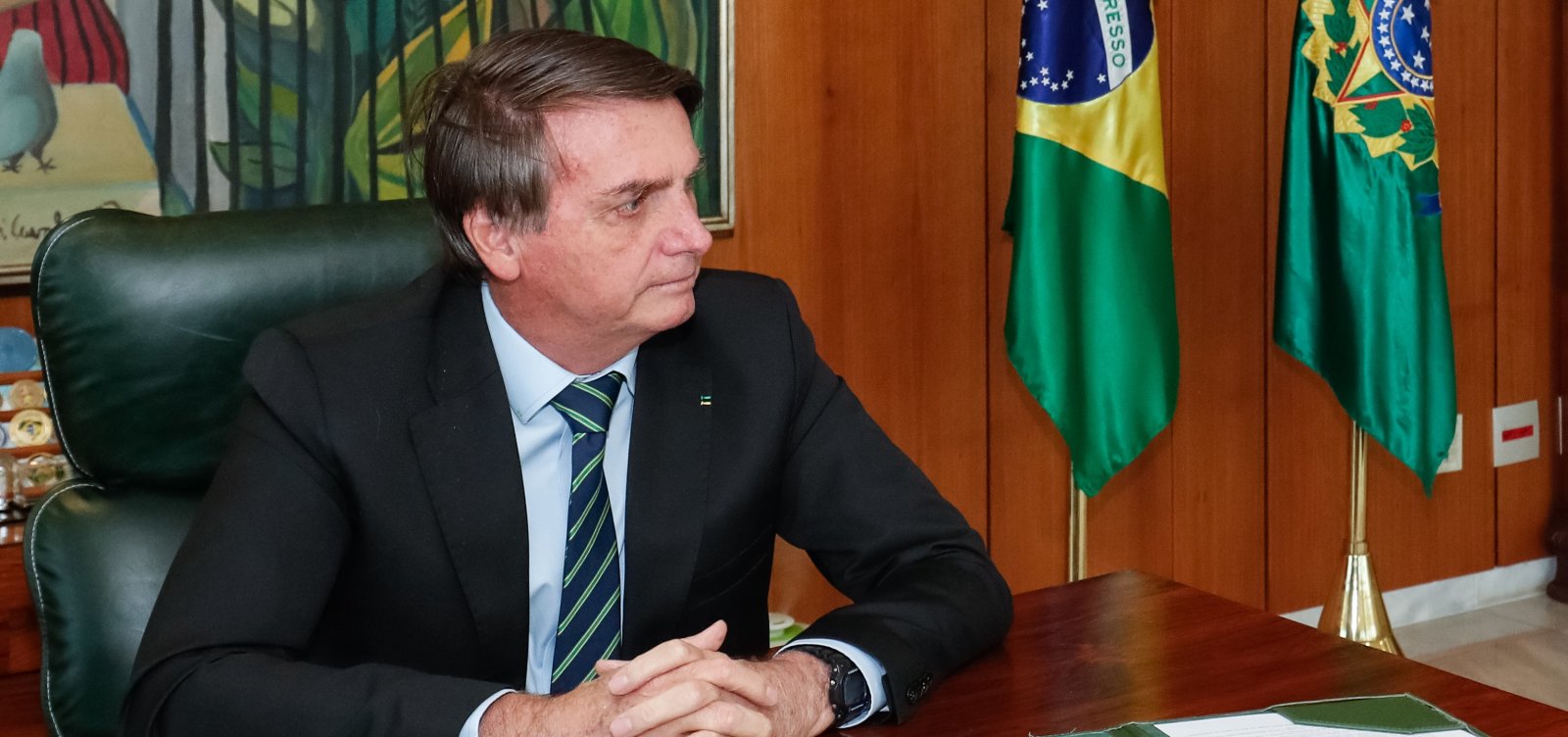 Bolsonaro veta projeto que previa prioridade a mulher chefe de família no pagamento do auxílio emergencial