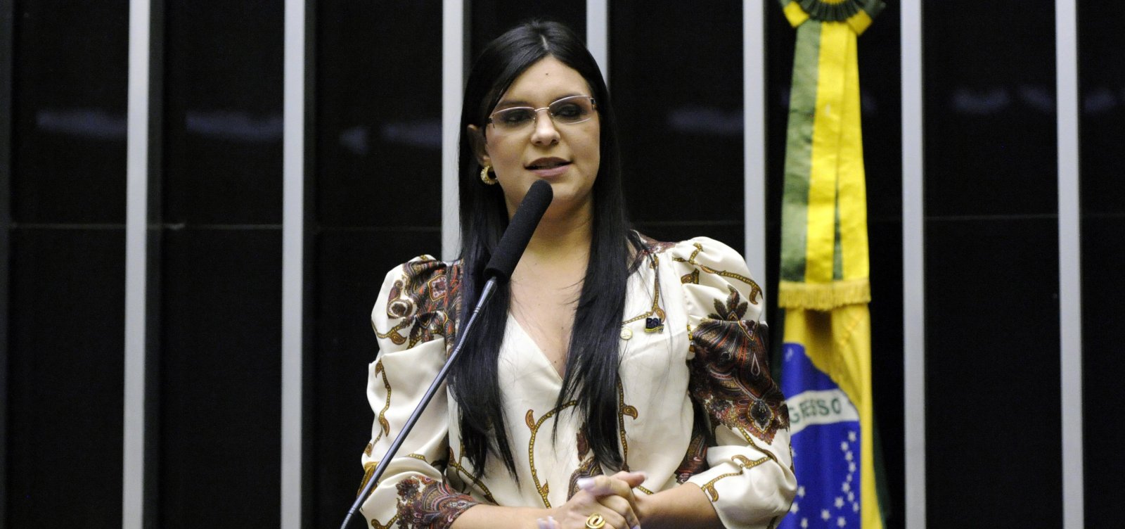 Dayane acusa Bolsonaro de colocar 'esquerdistas' no governo para se livrar da Justiça