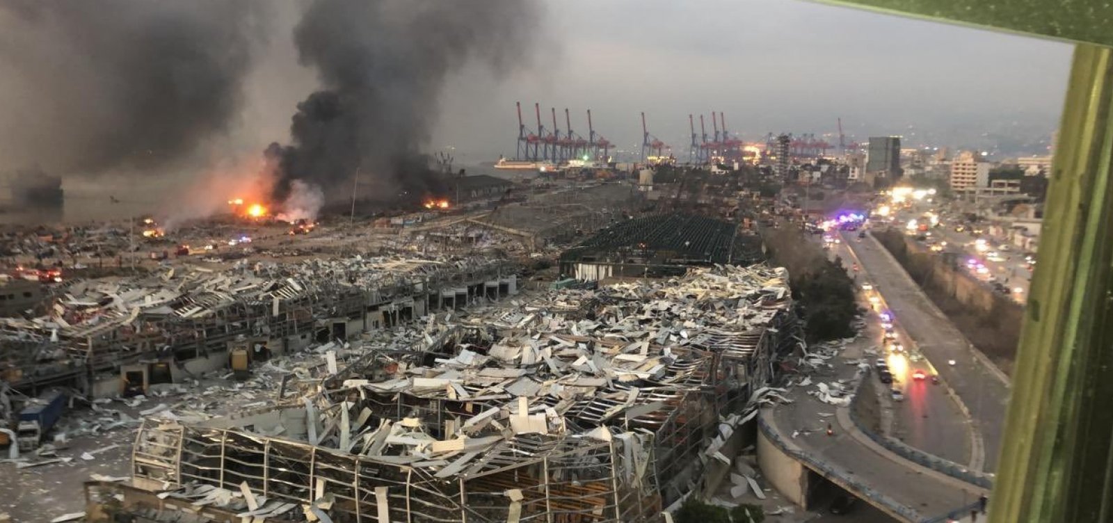 Grande explosão em Beirute deixa ao menos 50 mortos e 2,7 mil feridos