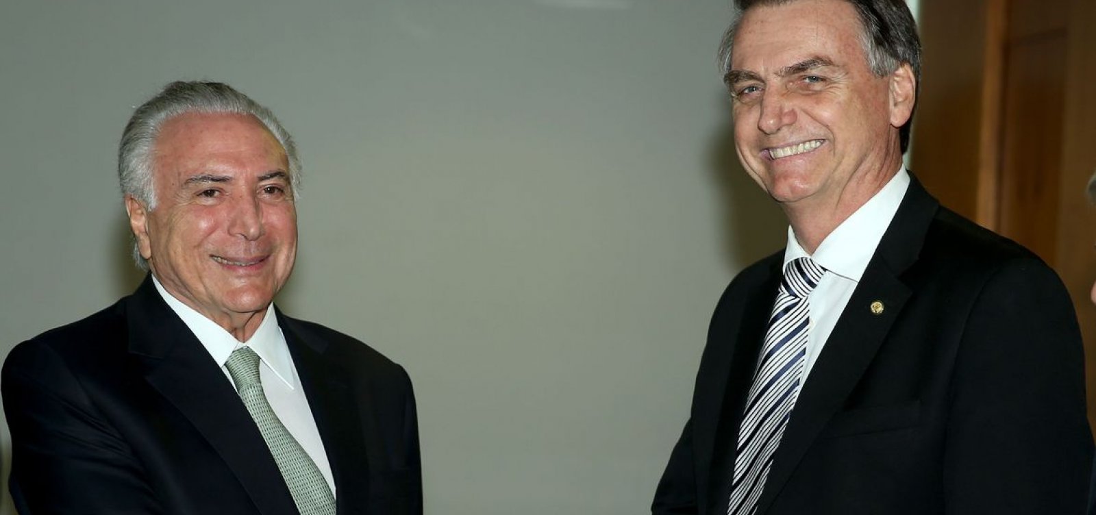 Bolsonaro convida Temer para chefiar missão de ajuda ao Líbano