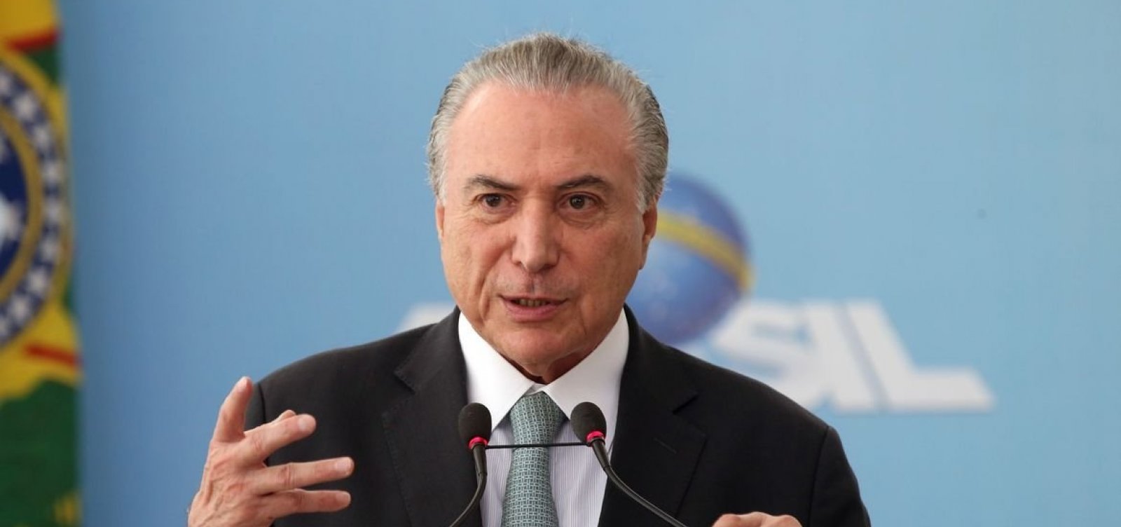 Convidado para chefiar missão no Líbano, Temer precisa de autorização da Justiça para sair do Brasil
