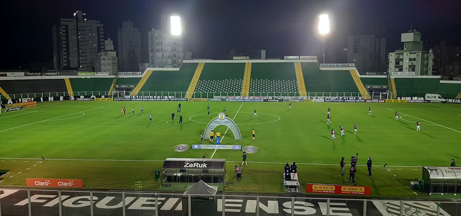 Vitória arranca empate com Figueirense em Santa Catarina