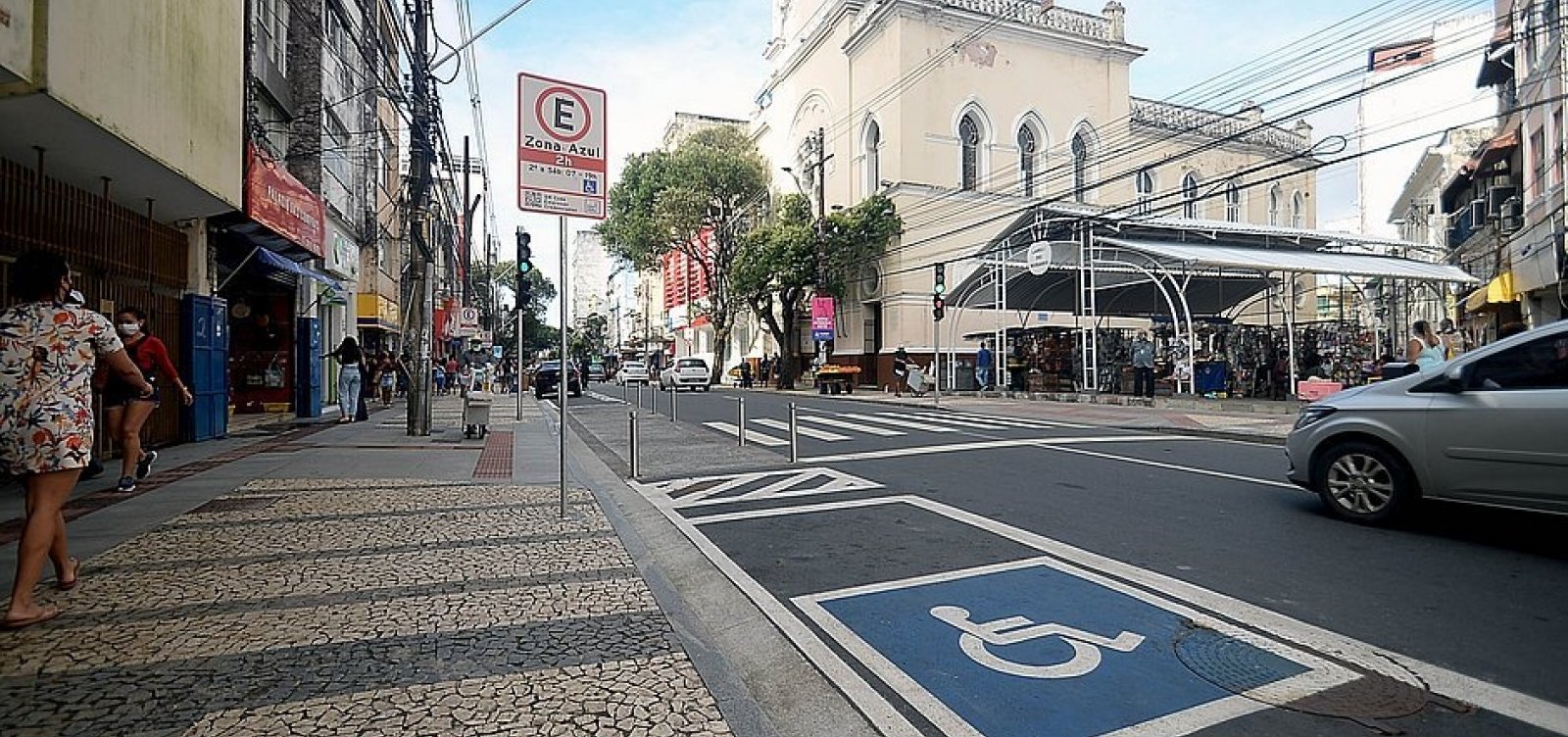 Prefeitura entrega requalificação da Avenida Sete e Praça Castro Alves