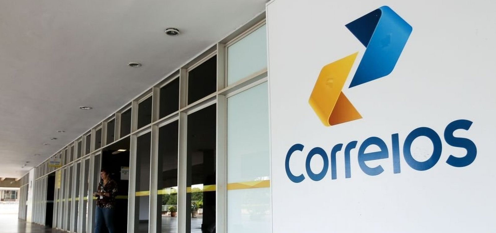 Em greve, funcionários dos Correios mantêm efetivo de 30% para atender serviços essenciais na Bahia
