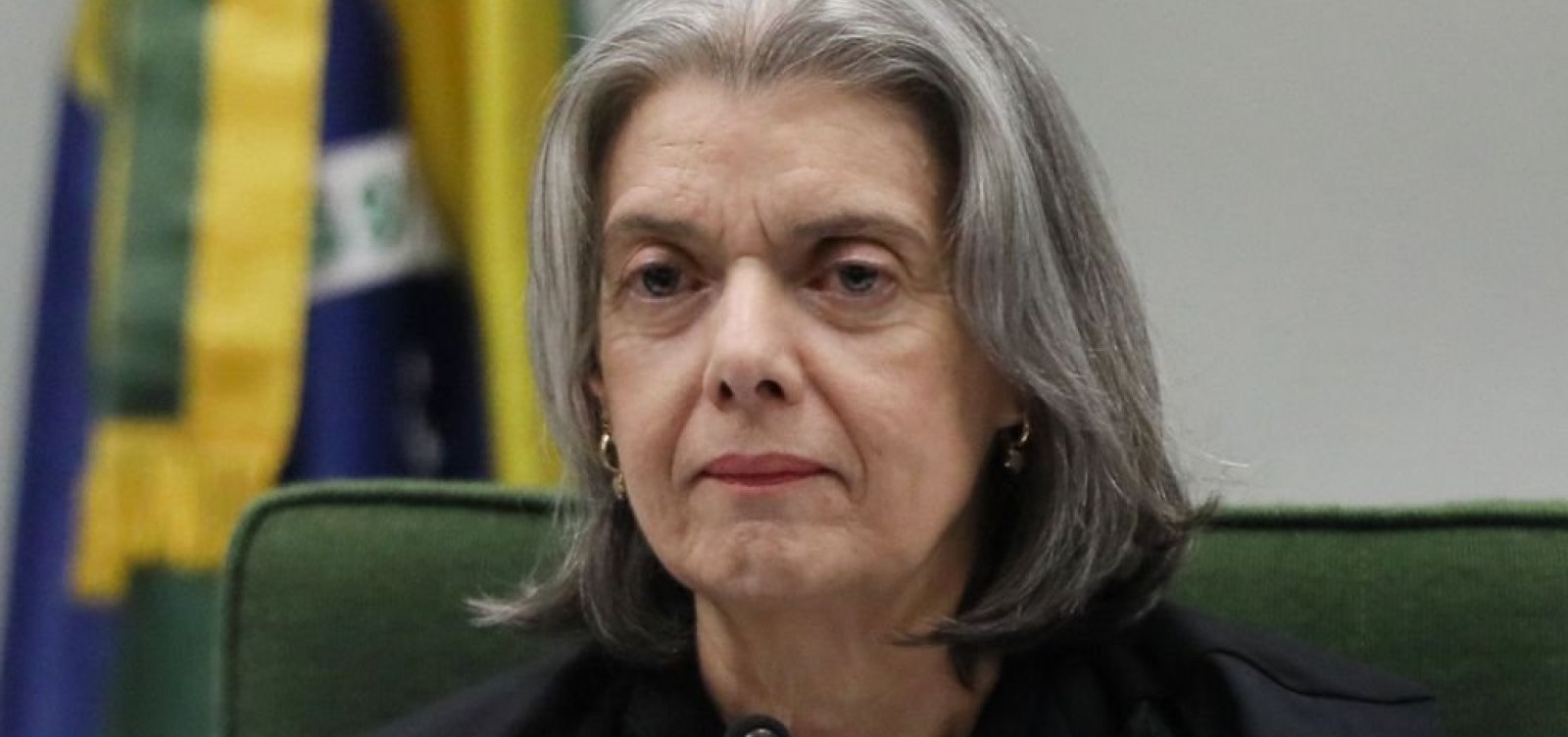 Cármen Lúcia manda governo entregar suposto dossiê a todos os ministros