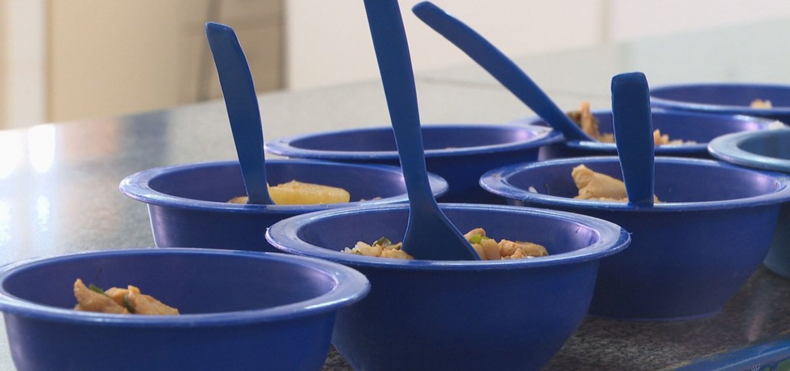 Bolsonaro veta transferir recursos de merenda para pais e responsáveis